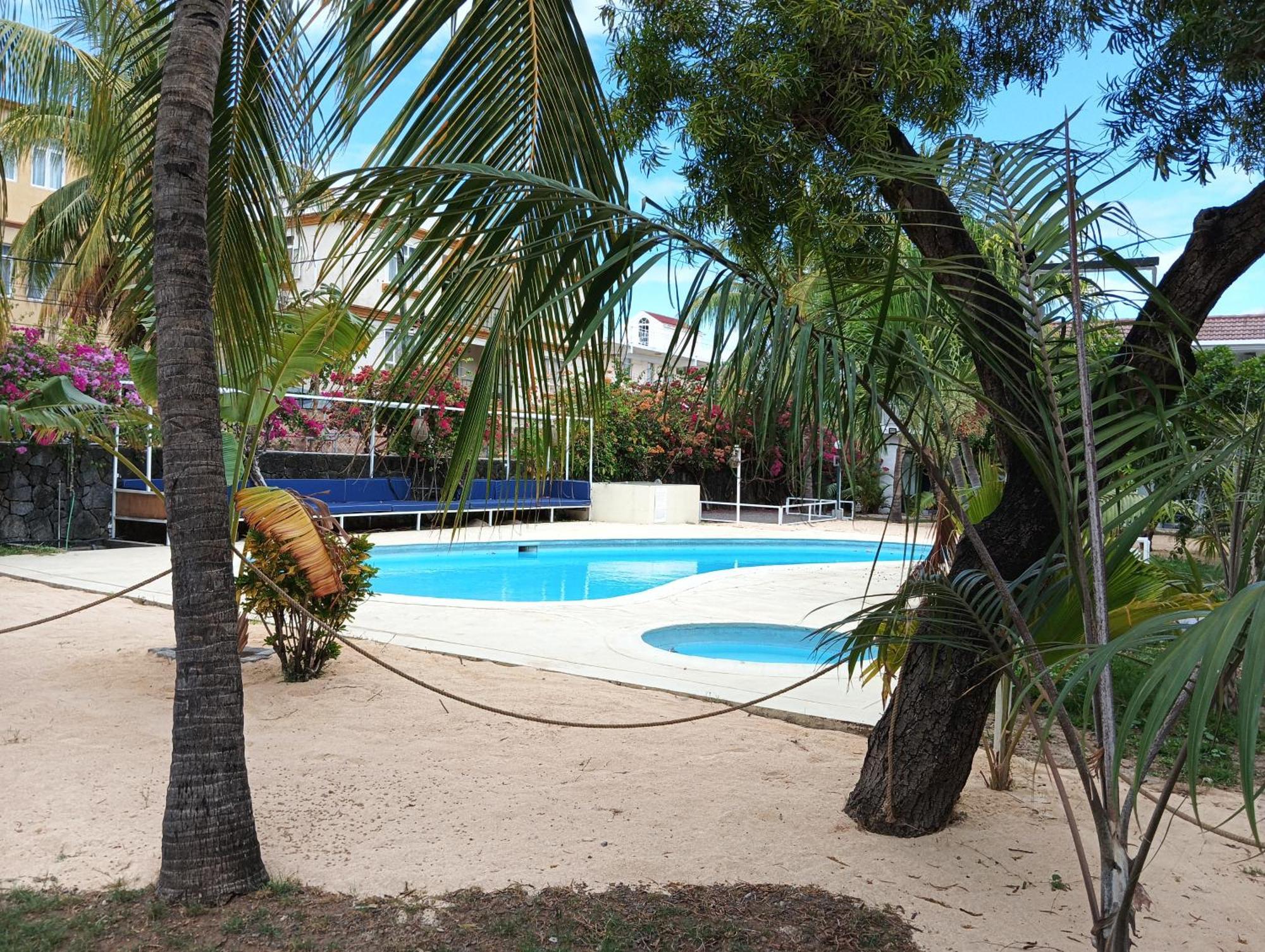 Exotica Sense Aparthotel Flic en Flac Exterior photo