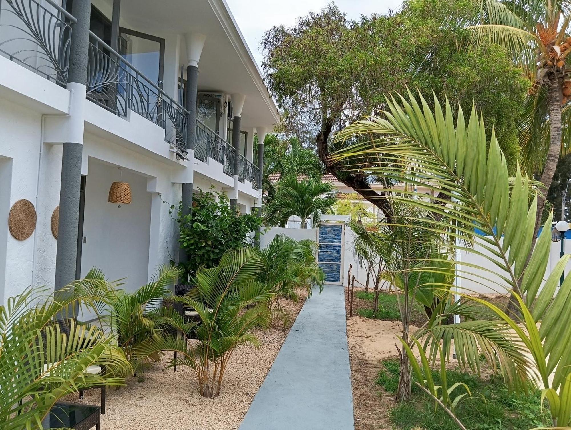 Exotica Sense Aparthotel Flic en Flac Exterior photo