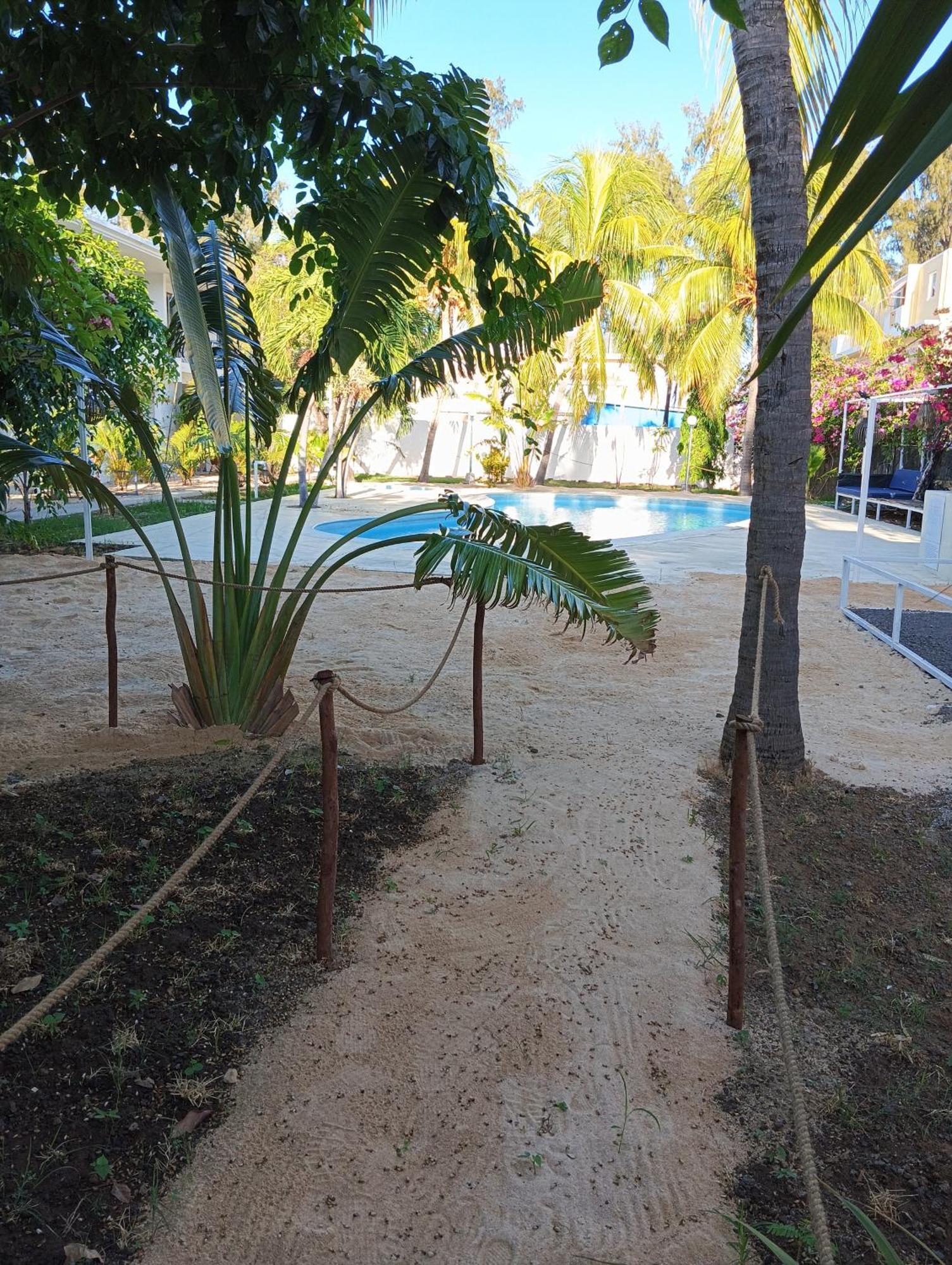 Exotica Sense Aparthotel Flic en Flac Exterior photo
