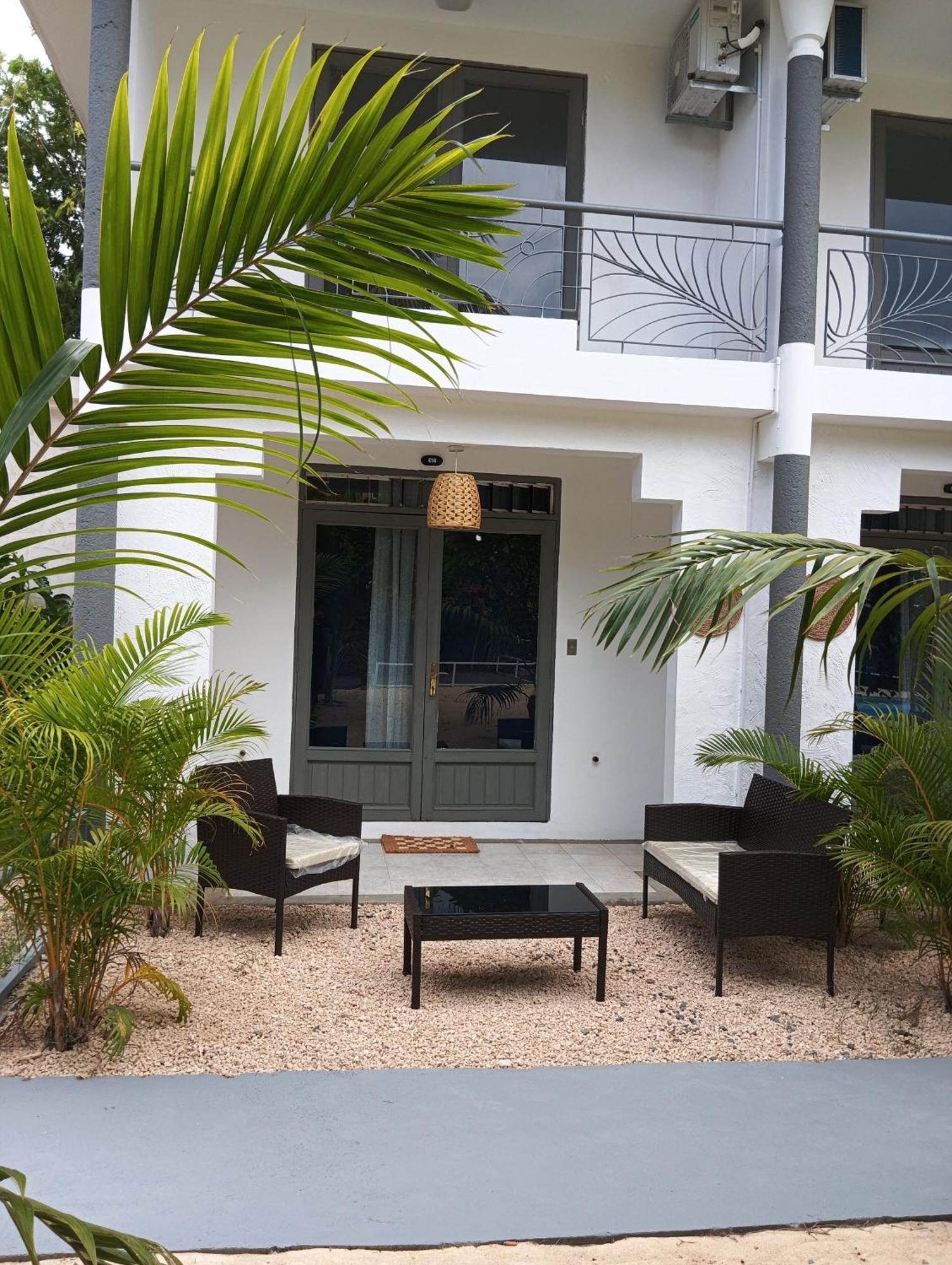Exotica Sense Aparthotel Flic en Flac Exterior photo