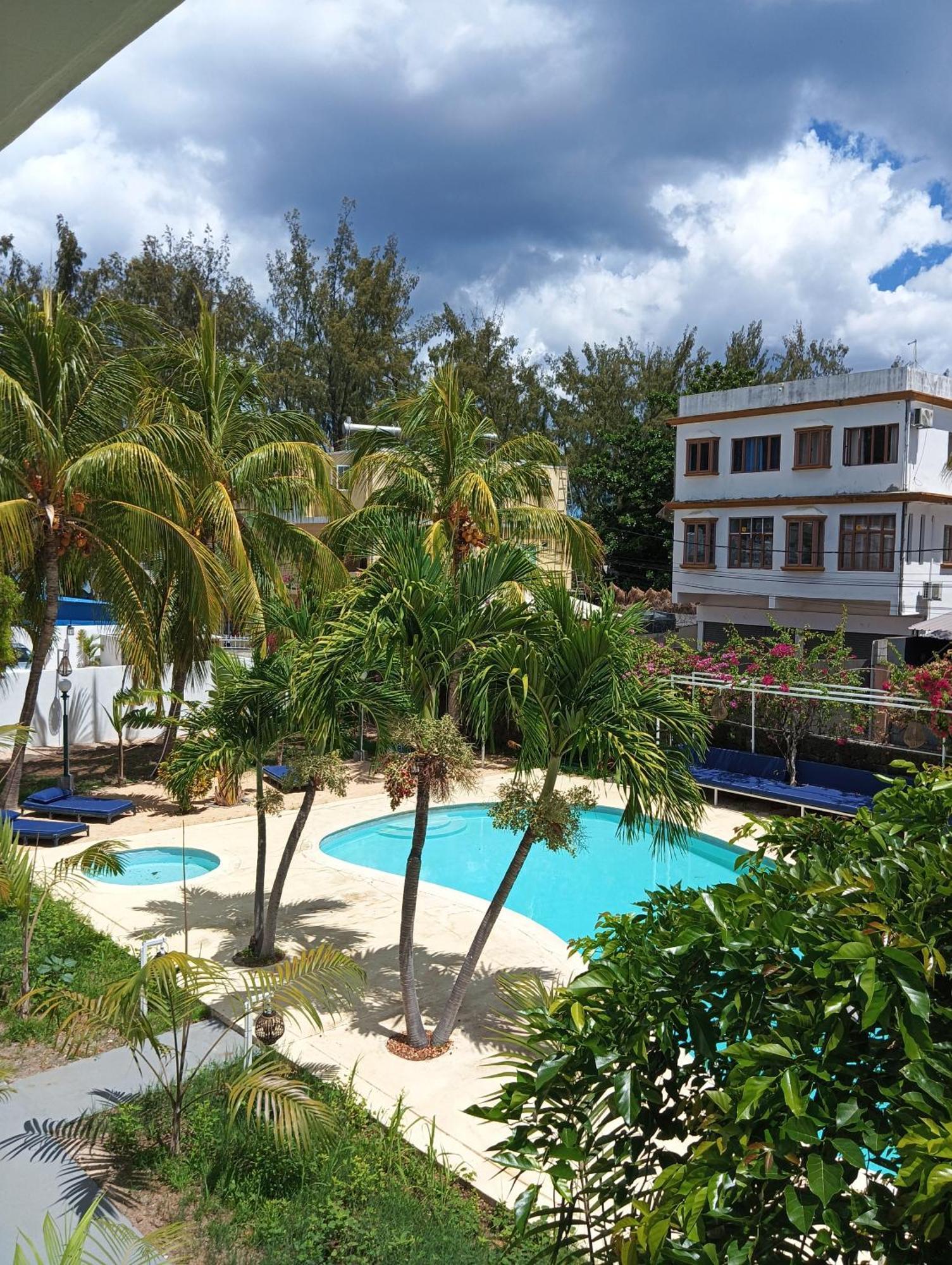 Exotica Sense Aparthotel Flic en Flac Exterior photo